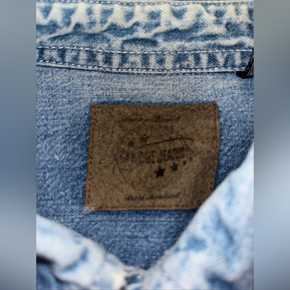 Vintage Gap Jean Distressed Blue Denim Bottom Down Chest Pockets Shirt Sz Medium - Picture 6 of 7